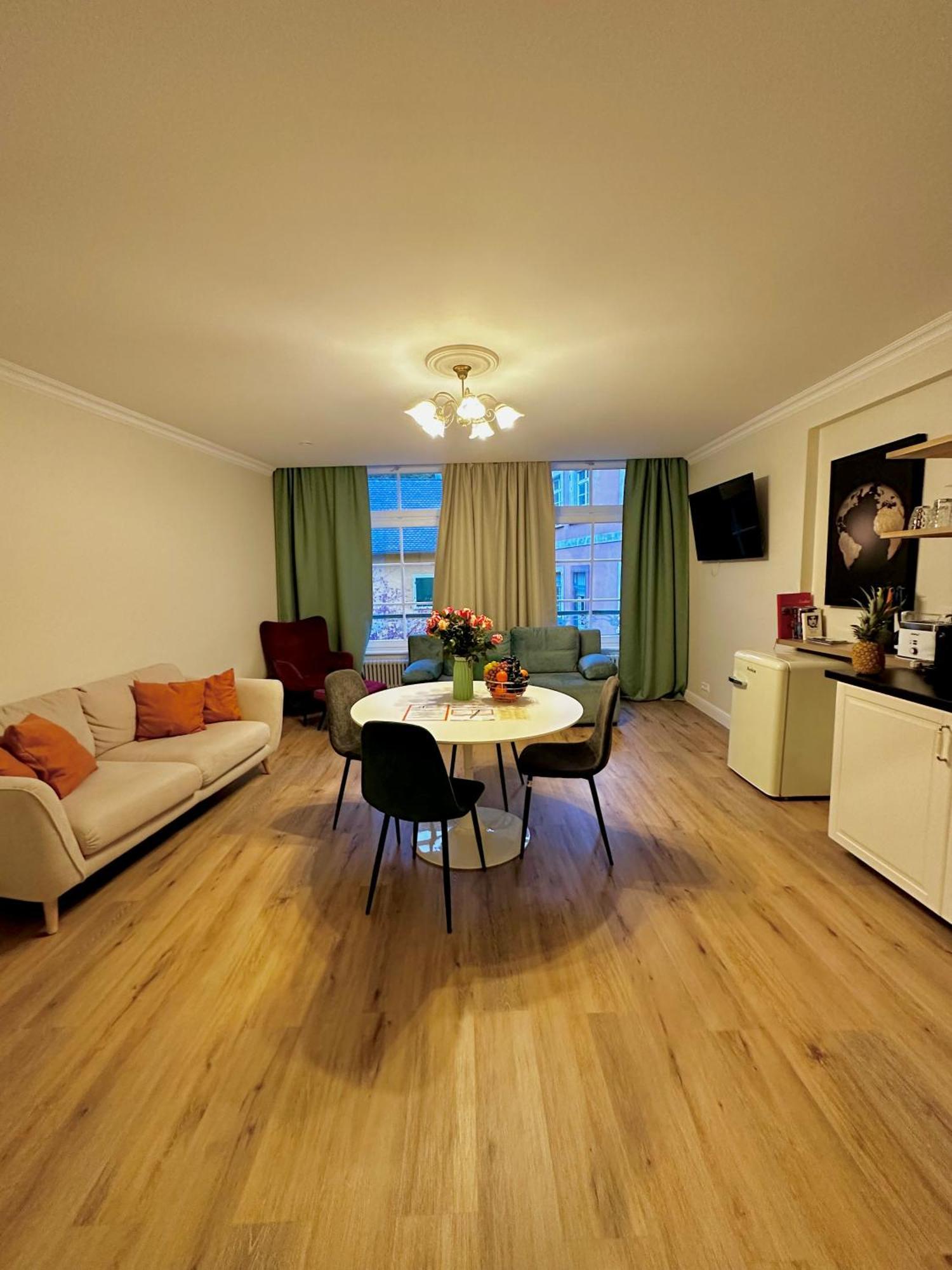 Hirsch Appartements 바덴바덴 외부 사진